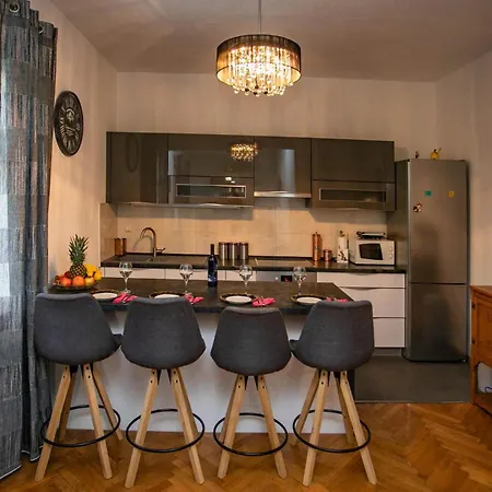 2 Bedroom Lovely In Nyaraló