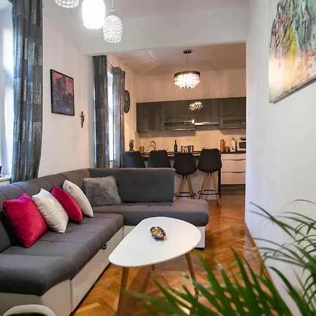 2 Bedroom Lovely In Nyaraló *