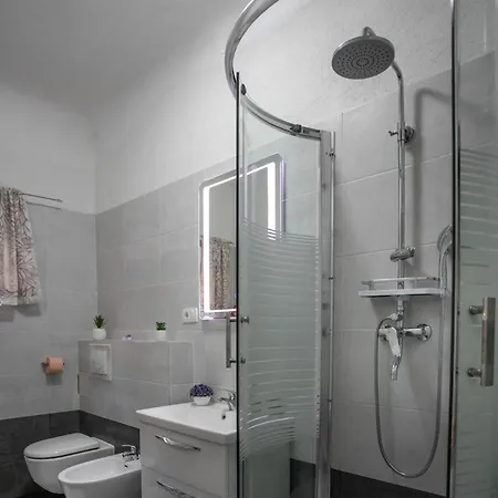 2 Bedroom Lovely In Nyaraló Split